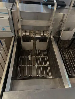 Frymaster FPPH317BLSE Electric Fryer - (3) 50 lb Vats, Floor Model, 208v/3ph