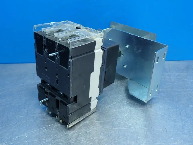 Used SIEMENS 3VL11102KE300AA0 Circuit Breakers | HGR 24 #731930