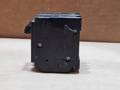 USED SCHNEIDER ELECTRIC CHOM215