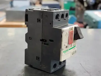 USED SCHNEIDER ELECTRIC GV2ME10