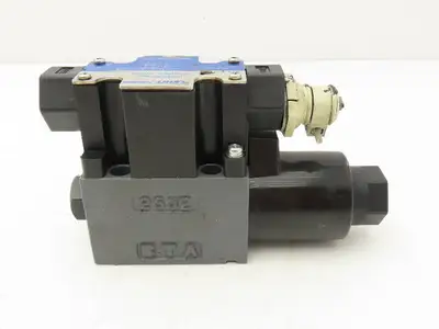 Tokyo Tokimec DG4V-3-2A-M-P7-H-7-56 Directional Control Solenoid Valve 24VDC