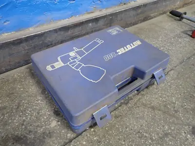 Pneumatic Riveting Tool