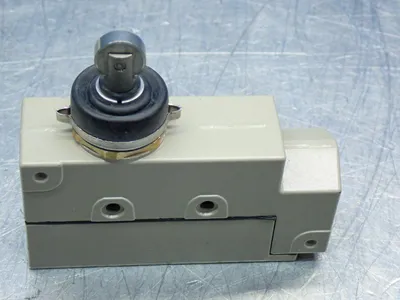New | in-Stock OMRON ZEN222S Relays & Switches Ohio US | HGR 24 #1070216