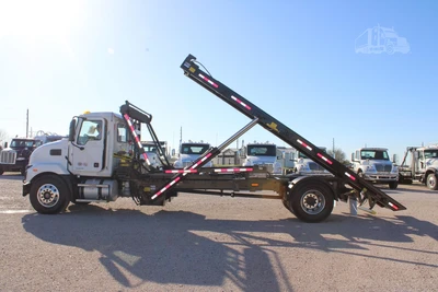 New | in-Stock 2027 MACK MD7 Rolloff Trucks Texas US | Roll Off Truck World #1491925