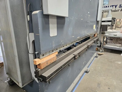 220 Ton, Durma, CNC hydraulic press brake, 12' overall, Delem 65 Control, 1999