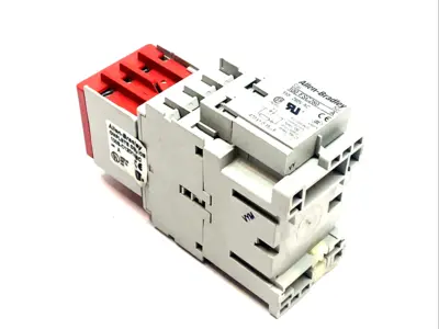 USED ALLEN-BRADLEY GUARDMASTER SAFETY CONTACTOR 12A 120VAC