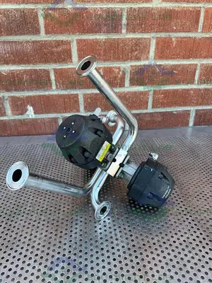 USED 3 ITT PURE FLO ADVANTAGE 4 - WAY DIAPHRAGM VALVE W/ 1" SANITARY FITTING