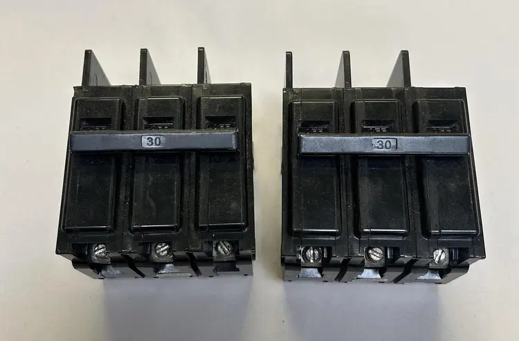 Used SIEMENS BQ3B030 Miscellaneous Equipment (Electrical & Power) | Surplus Asset Holdings #1189839
