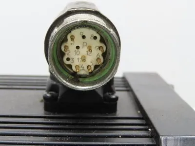 Lenze MCA 14L41-RS0B0 Servo Gear Motor 597 RPM 3.1Hp 390V 3PH 6.8:1 GKS05-3A