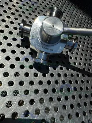 USED GE HEALTHCARE SALVI DN10 969 4-WAY 316 VALVE 18-1012-56 W/ 1/2" SANITARY FITTING