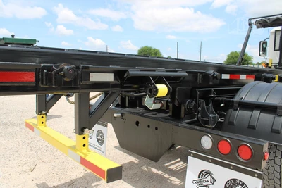 New | in-Stock 2027 MACK MD7 Rolloff Trucks Texas US | Roll Off Truck World #1491891