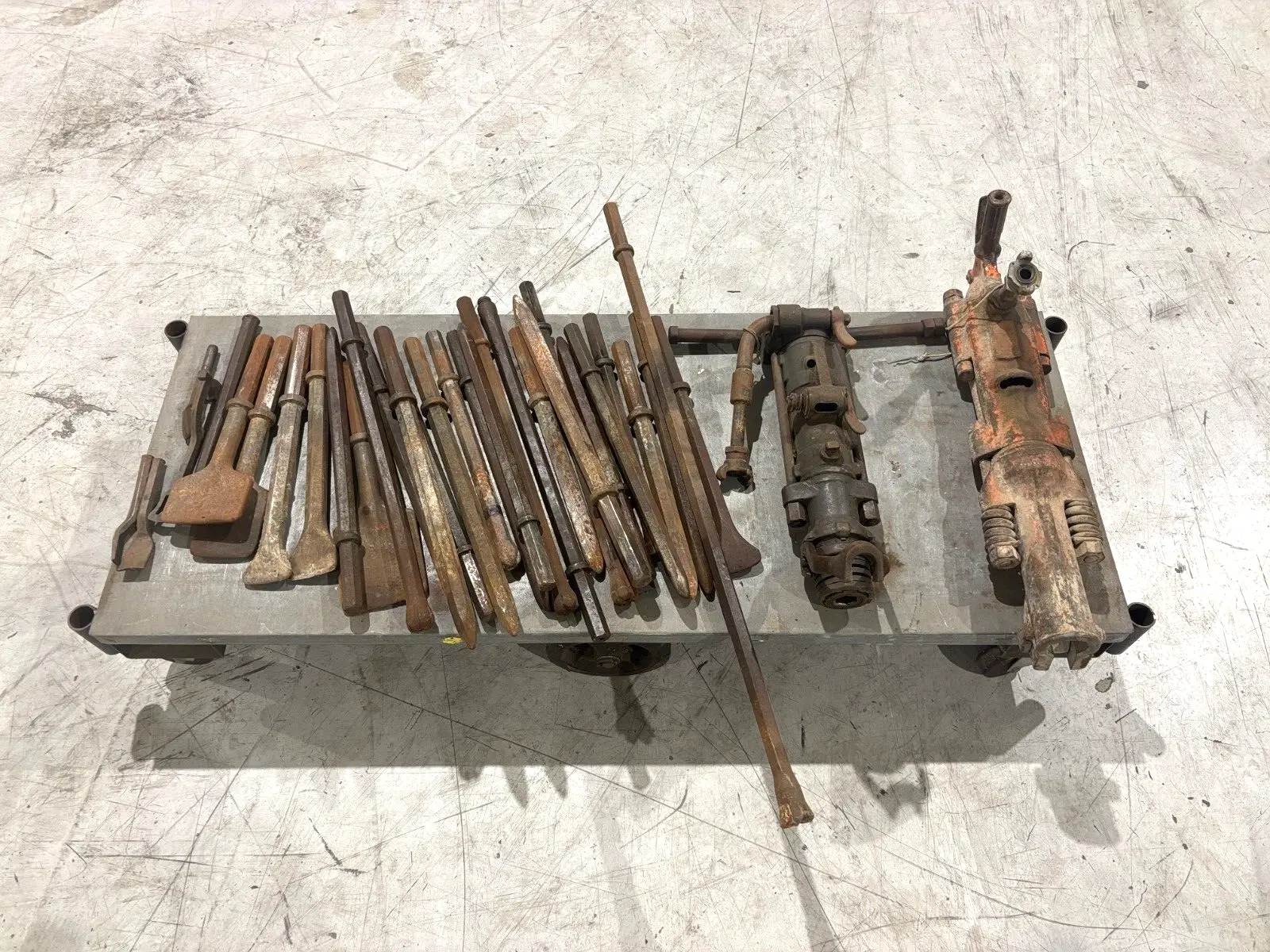 Used Chicago Pneumatic Jack Demolition Hammer & Bit Set Hammers Michigan US | Maverick Industrial Sales #1397886