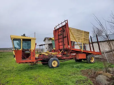 USED NEW HOLLAND 1048
