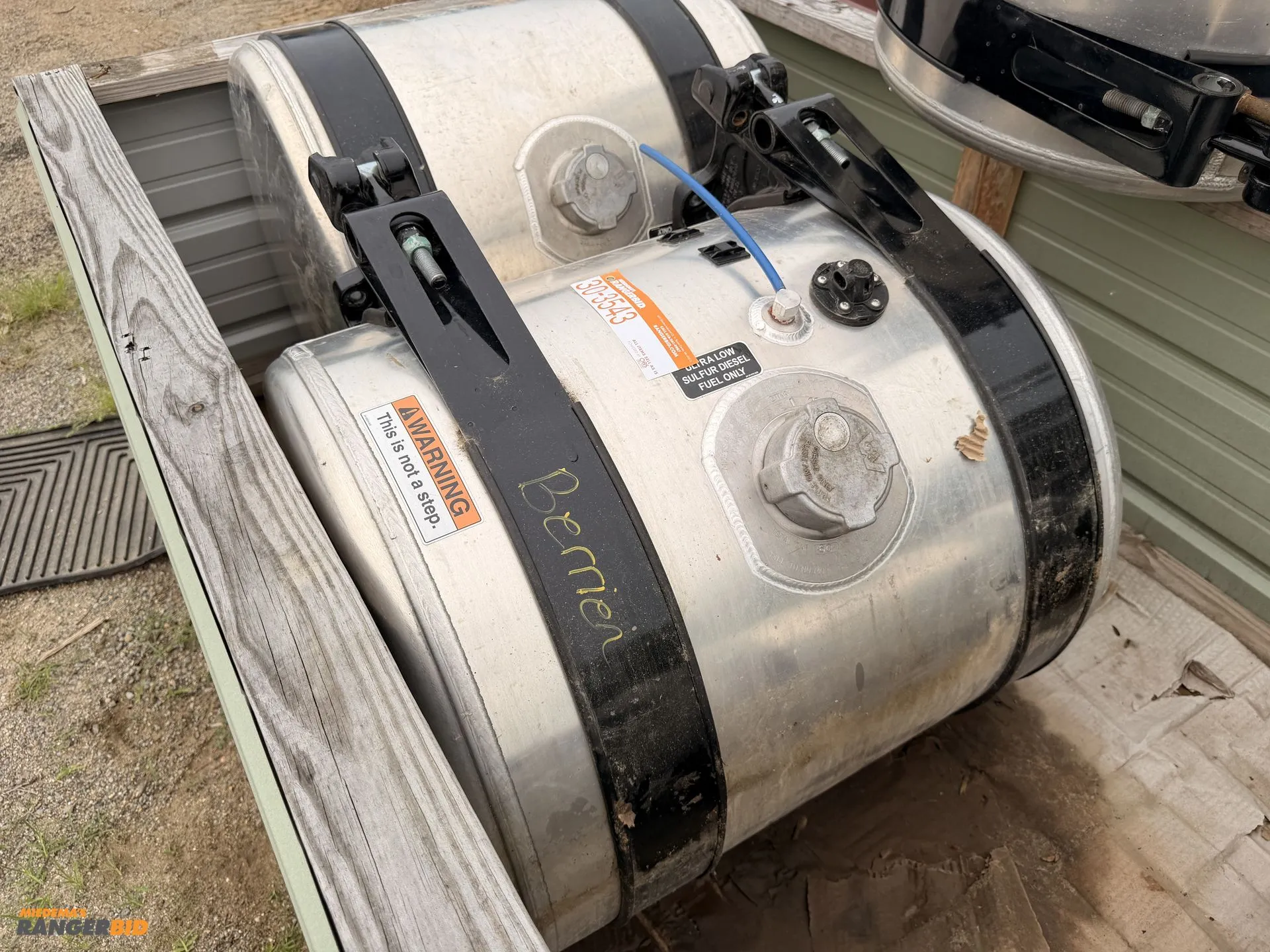 Used DTNA 60 GALLON FUEL TANK WITH STRAPS.  CAME OF WESTERN STAR Automotive Equipment Michigan US | Miedema Asset Management Group #1357559
