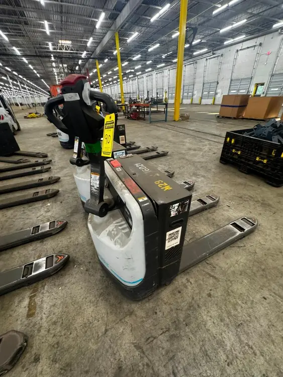Used _UNKNOWN_ _UNKNOWN_ Electric Pallet Trucks North Carolina US | Myron Bowling Auctioneers Inc #1543557