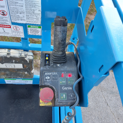 USED 2015 Genie GS-3232