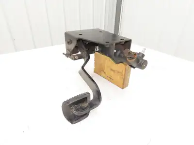 Toyota 5FBE15 Electric Forklift Hydraulic Brake Pedal Master Cylinder Assembly