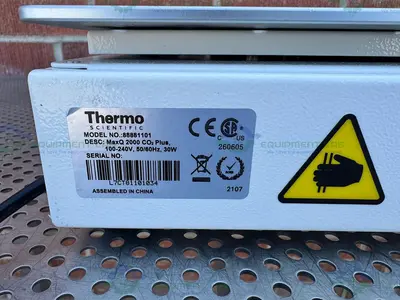 Used THERMO MAXQ 2000 BENCHTOP CO2 RESISTANT SHAKER 88881101 W/ THERMO CONTROLLER Shakers California US | Equipment Lab #1302397
