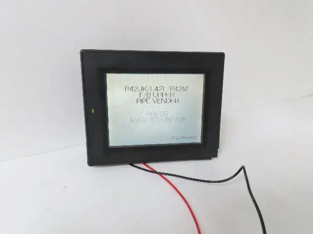 Keyence VT3-Q5S Interface Touch Panel PLC 24vDC 650mA *Cracked Housing