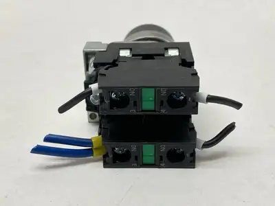 USED SIEMENS KEYLOCK SWITCH 2-POSITION 10A 500V 22.3MM
