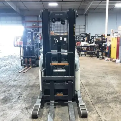 USED 2018 CROWN RR5725-45