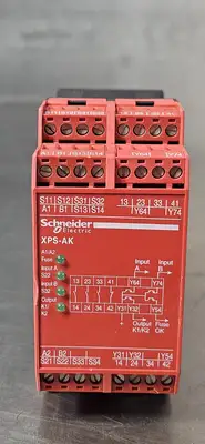 Schneider Electric XPS-AK Safety Relay XPSAK311144P (BIN542)