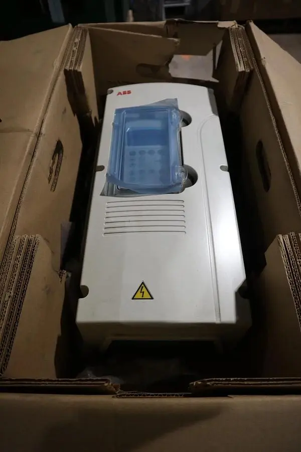 ABB ACS800-U1-0009-5+B056+P901 AC Drive 7.5 HP 5.5 kW STK 1529CC