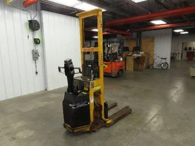Used BIG JOE _UNKNOWN_ Pallet Lifters Indiana US | Arrow Industrial #617341