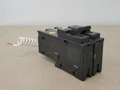 Used SCHNEIDER ELECTRIC CHOM215CAFI Switchgears British Columbia CA | Lenmark #239843