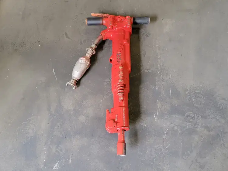 Used AMERICAN PNEUMATIC TOOL 190 Power & Hand Tools (Misc) British Columbia CA | Lenmark #279071