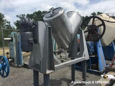 Used PATTERSON KELLEY 125 CUBIC FOOT Double Cone - V Mixers Illinois US | Aaron Equipment #1456841