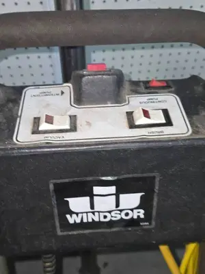 Windsor COMMERCIAL brush and shampooer