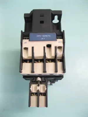 USED Telemecanique LA1 D3201