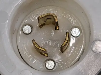 15A 125V Flanged Inlet Locking Plug GRDG (Box of 13)