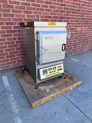 USED SENTRO TECH STH400C HUMIDITY CHAMBER FURNACE / OVEN 400°C, 220V