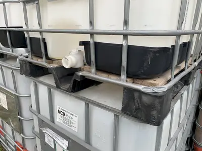 (33) 275 GALLON IBC WATER PLASTIC TOTES: STOCK #13496