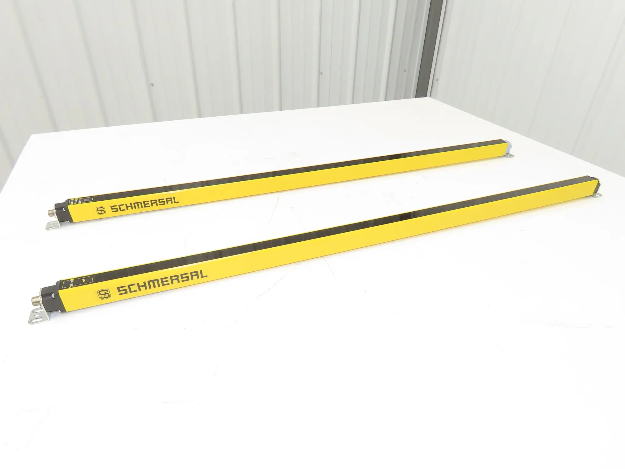 Schmersal SLC440-ER-0890-14-01 Safety Light Curtain Transmitter & Receiver Set
