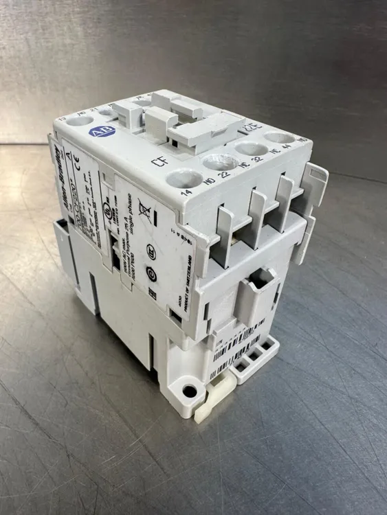 Used Allen-Bradley Allen-Bradley 700-CF220* Relays & Switches | Palmetto Automation #1154200