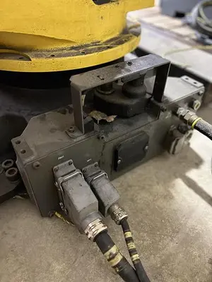 Used 2004 FANUC R-2000IA/200R Robots Michigan US | Aucto #1332247