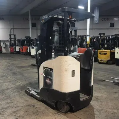 USED 2019 CROWN RR5725-45