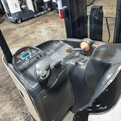 USED 2016 CROWN RR5725-45