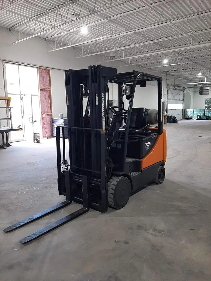 USED 2016 DOOSAN GC25P-5 – 5000 LB. PROPANE FORKLIFT