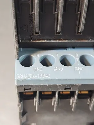 Siemens Sirius 3RH2262-1BB40 Circuit Breaker loc4A13