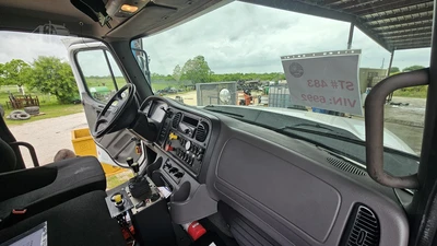 Used 2019 FREIGHTLINER 108SD Hooklifts & Roll-Offs Texas US | Roll Off Truck World #1491807