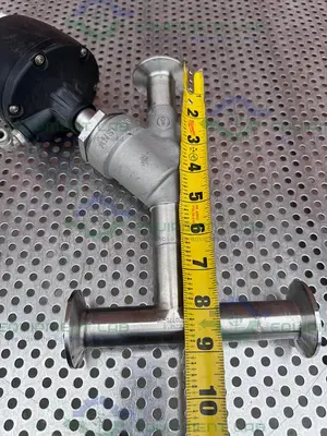 USED GEMU 554/25/D55 PNEUMATIC 3-WAY ANGLE SEAT GLOBE VALVE W/ 1" SANITARY FITTING