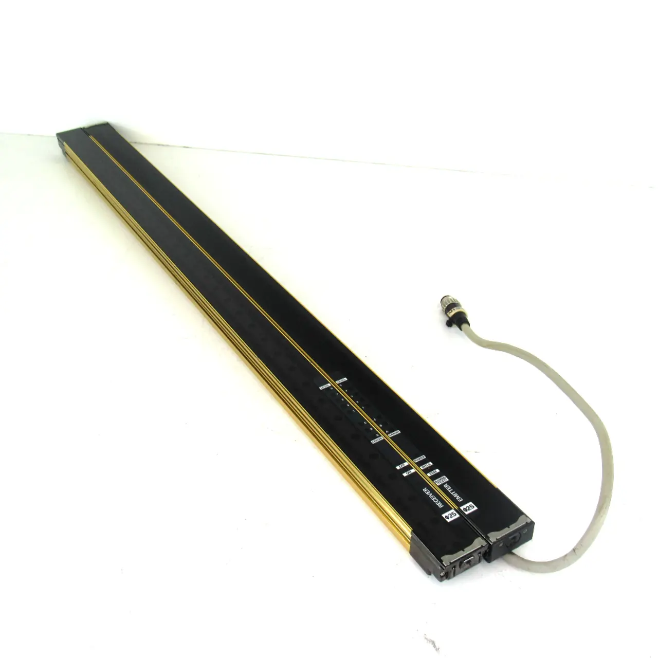 USED OMRON F3SJ-A0700P25