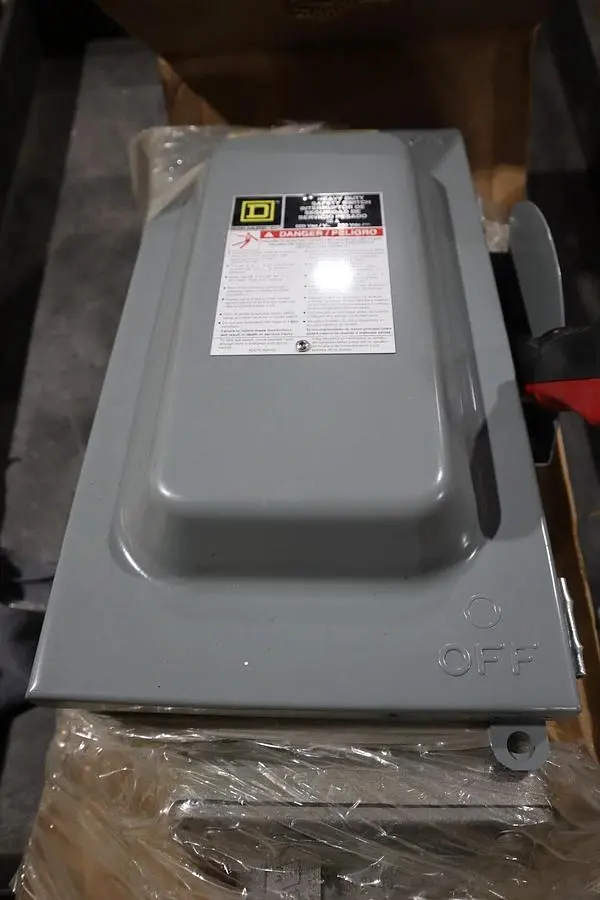 NEW SQUARE D H361AWC FUSIBLE SAFETY RECEPTACLE SWITCH 30AMP STOCK H716