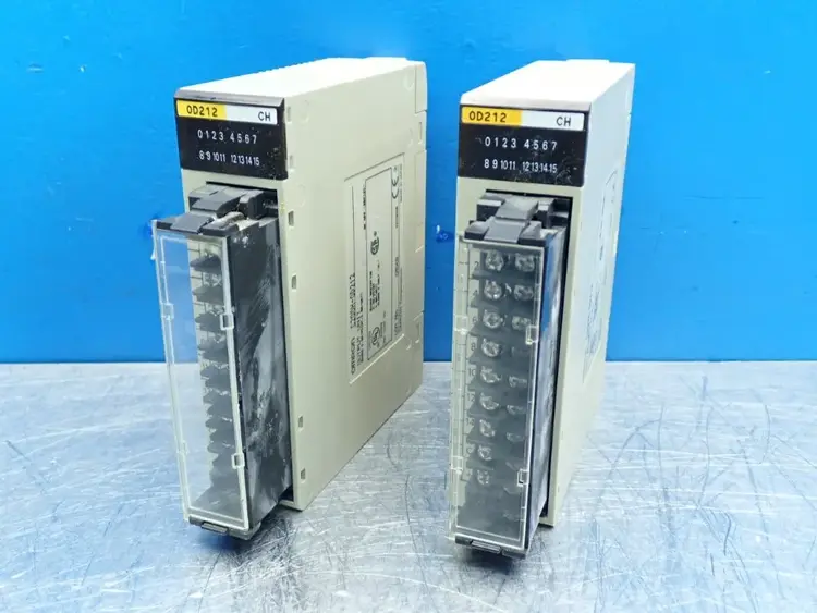 Used OMRON C200HOD212 Input / Output Modules | HGR 24 #733513