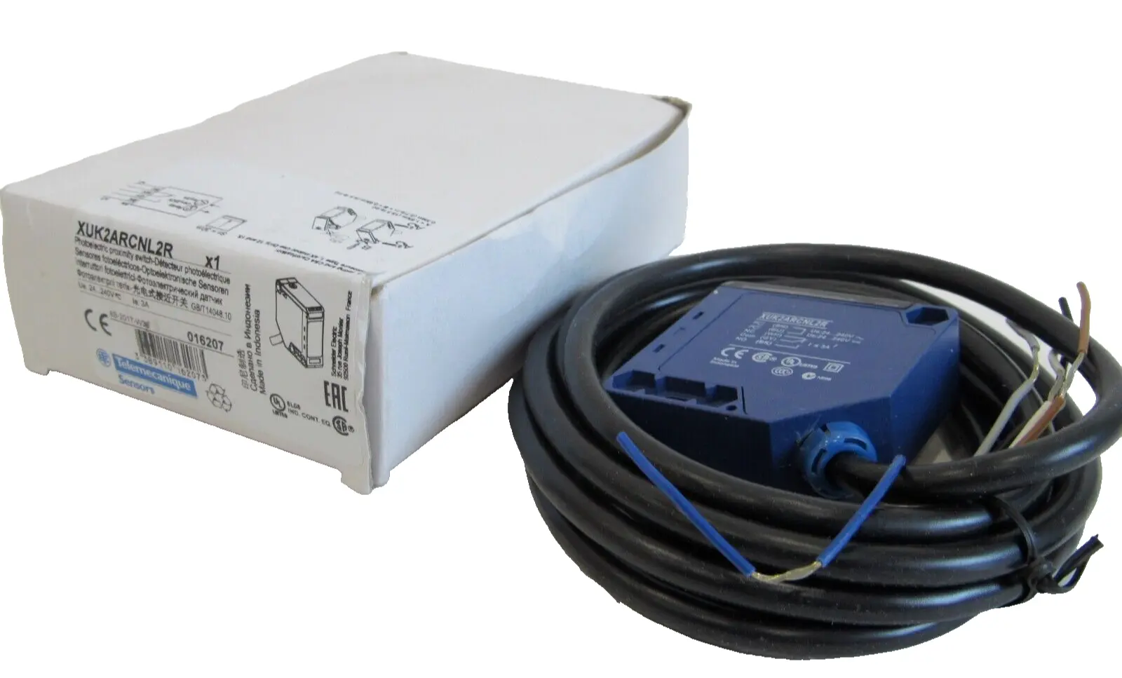 NEW TELEMECANIQUE XUK2ARCNL2R PROXIMITY SWITCH