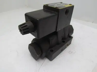 Parker D63W9E5VJ Directional Control Valve 24VDC 3000 PSI Max